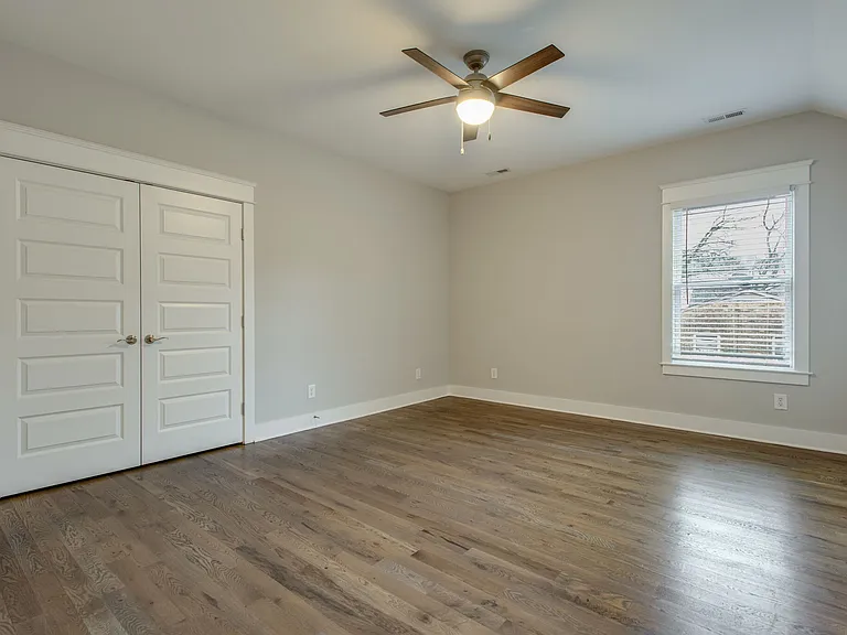 718 S 13th St — Photo 11