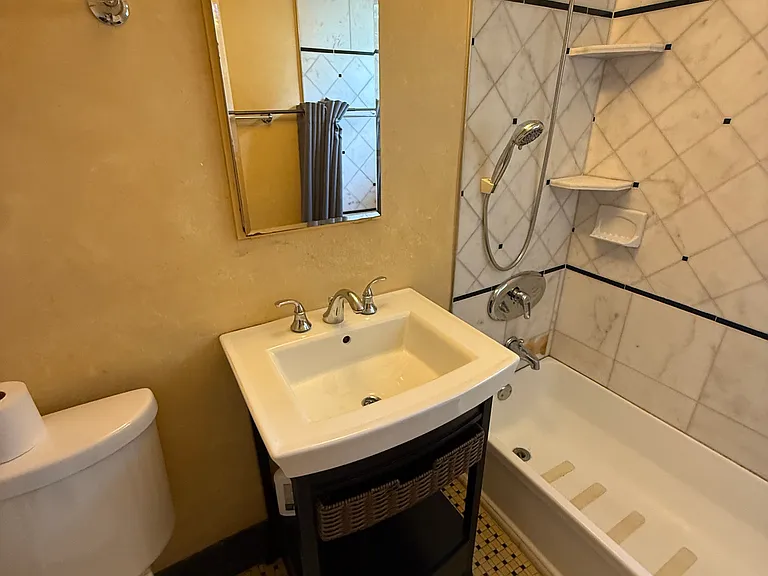 Lincoln Park E — Photo 17