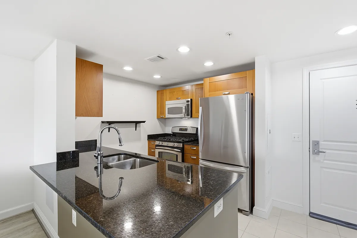 Building Photo - 2451 Midtown Ave #1321