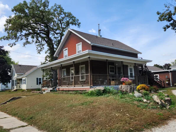 416 3rd St NW #1, Independence, IA 50644