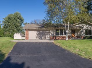 1114 Woodside Ln, Hubertus, WI 53033