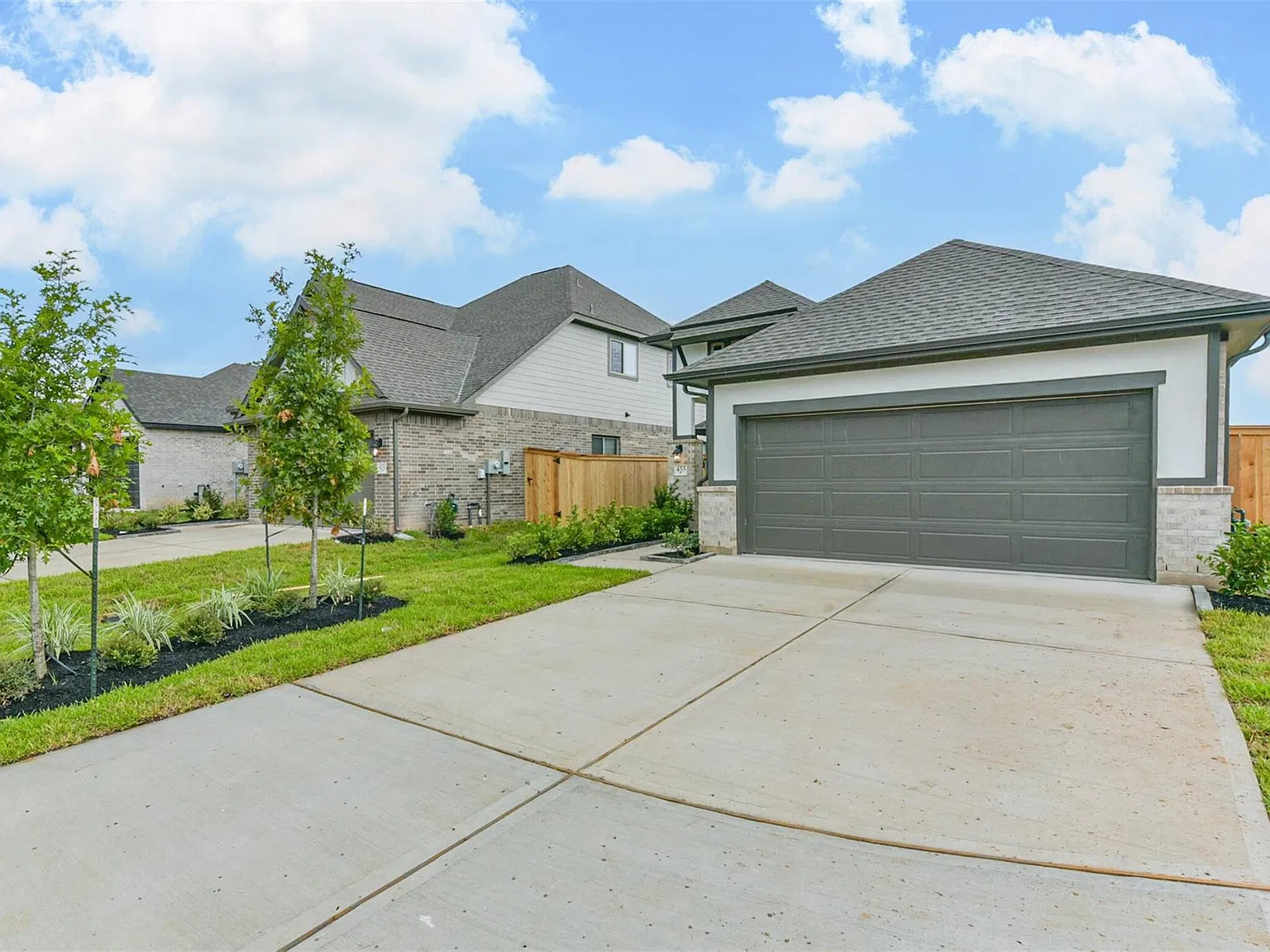 3 bed, 2.0 bath, 1724 sqft, $2,700 — Photo 2