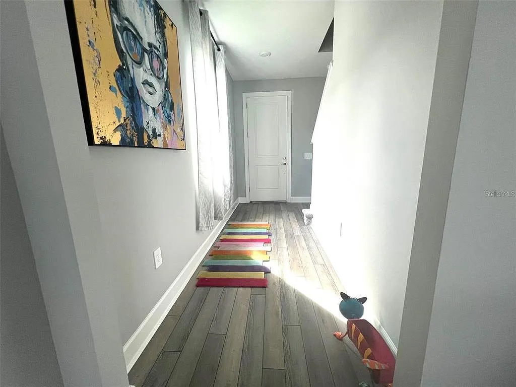 5 bed, 3.0 bath, 2638 sqft, $3,500 — Photo 4