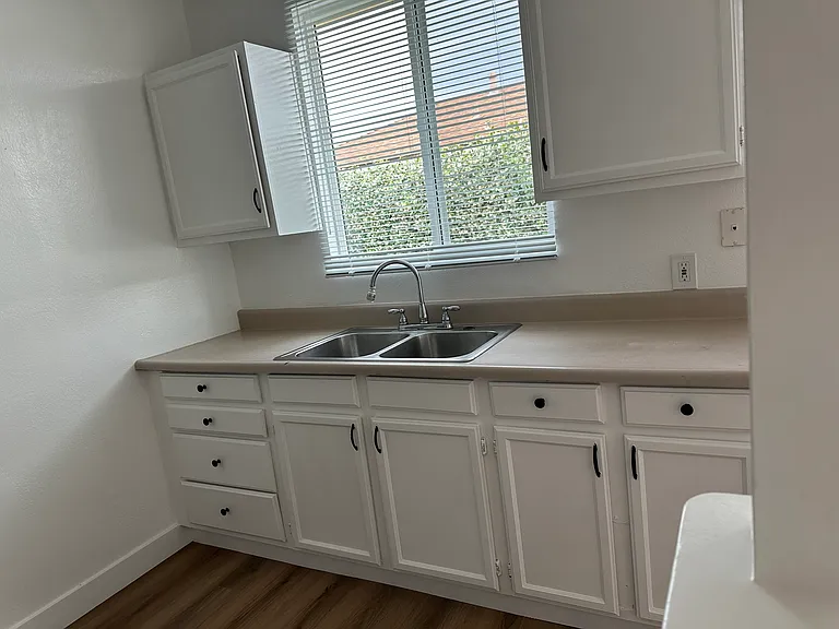 4930 N Vincent Ave — Photo 15