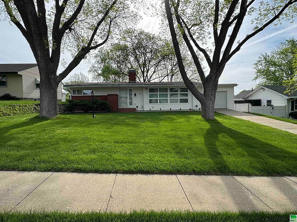 1st image of 3112 Court St