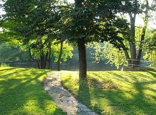 10065 N River Rd, Mequon, WI 53092