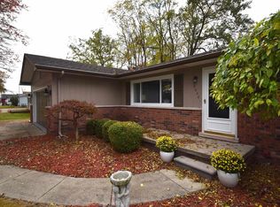 9640 Shady Ln, Algonac, MI 48001