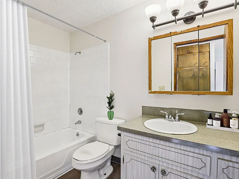 Cypress Crest Apartments — Photo 30