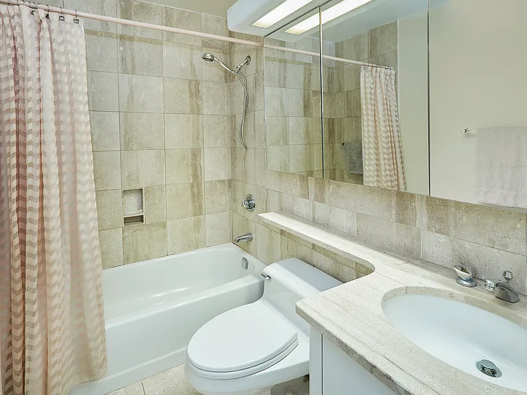 415 E 37th St #19M — Photo 9