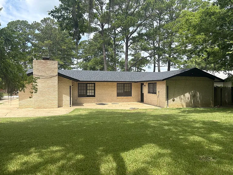 4018 Strathmore Dr — Photo 15