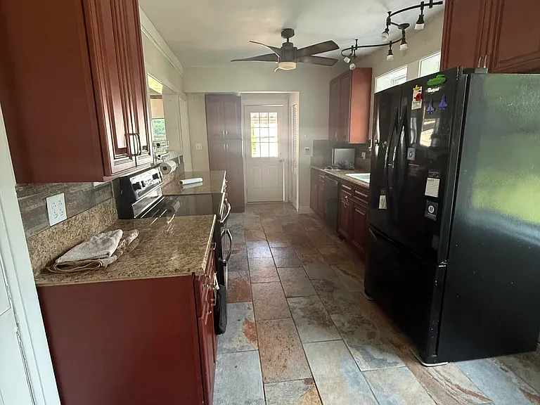 147 Algonquin Rd — Photo 2