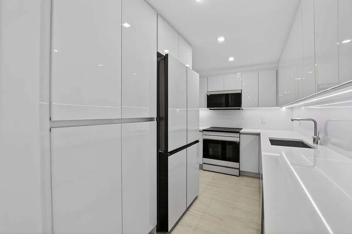 2 bed, 2.0 bath, 1050 sqft, $3,500 — Photo 1