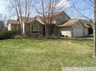 1335 Wildflower Ln, Chaska, MN 55318
