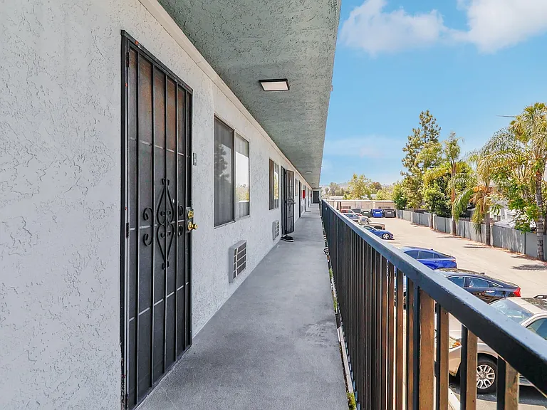 Terre at 1037 Peach — Photo 14