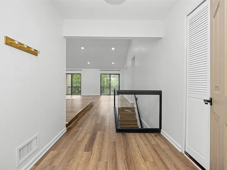 7432 Azalea Ct — Photo 2