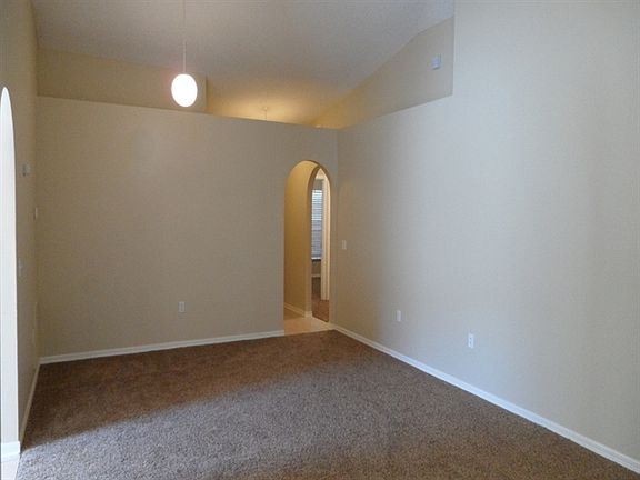 5th image of 390 Lake Hill Pl