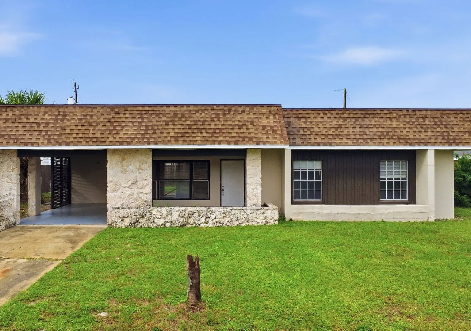 Freshly Painted 3-Bedroom, 2-Bathroom Home with Spacious Kitchen, Fenced Yard & Carport — Photo 2