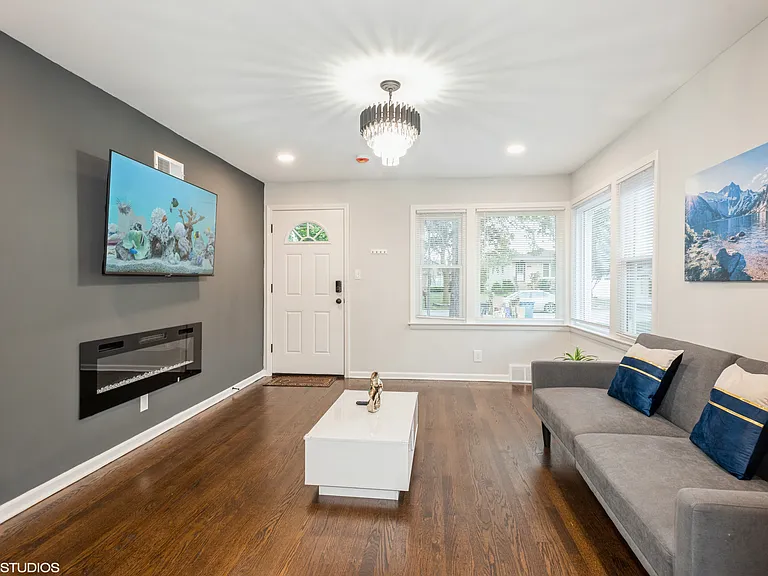 698 N Kenilworth Ave — Photo 1
