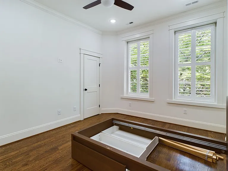 2515 E Franklin St — Photo 23