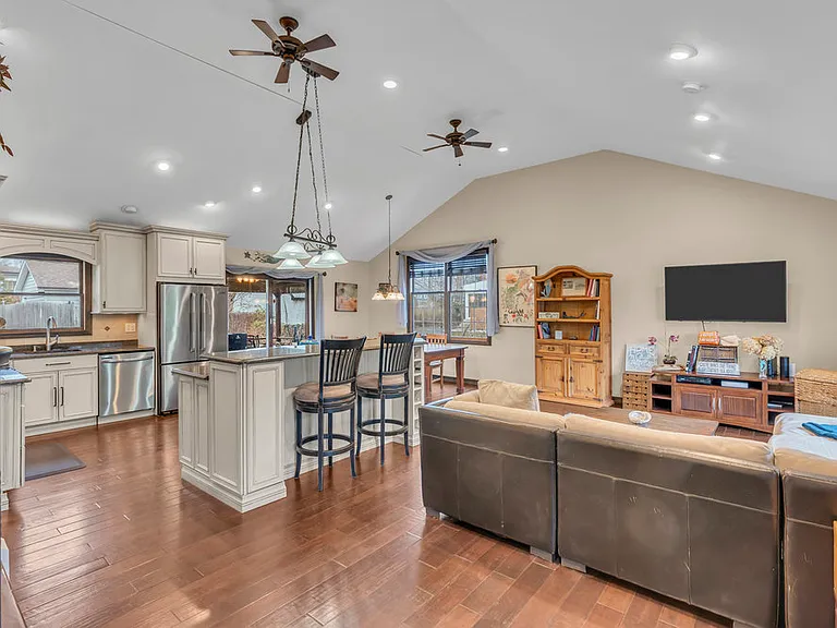 607 Wildwood Rd — Photo 8