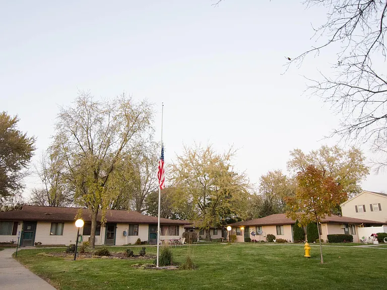 Evergreen Manor — Photo 8