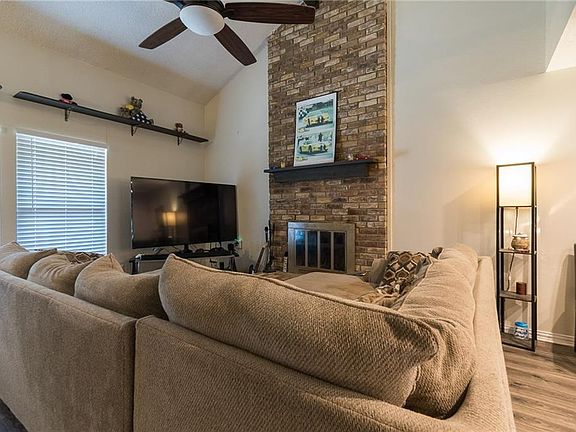 3rd image of 2207 Park Springs Ct