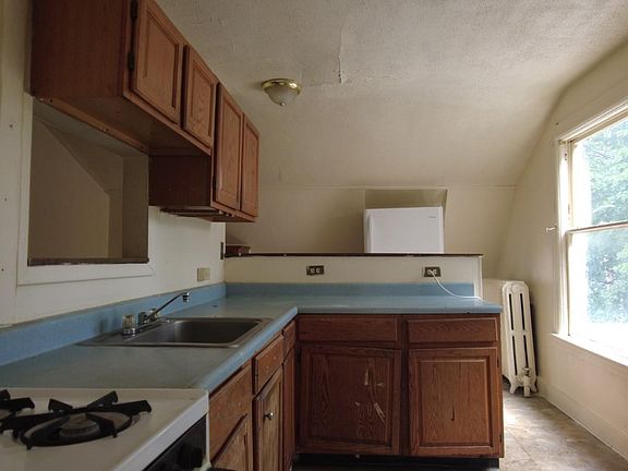 2nd image of 474 Hudson Ave #476