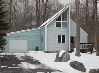 1145 Country Place Dr, Tobyhanna, PA