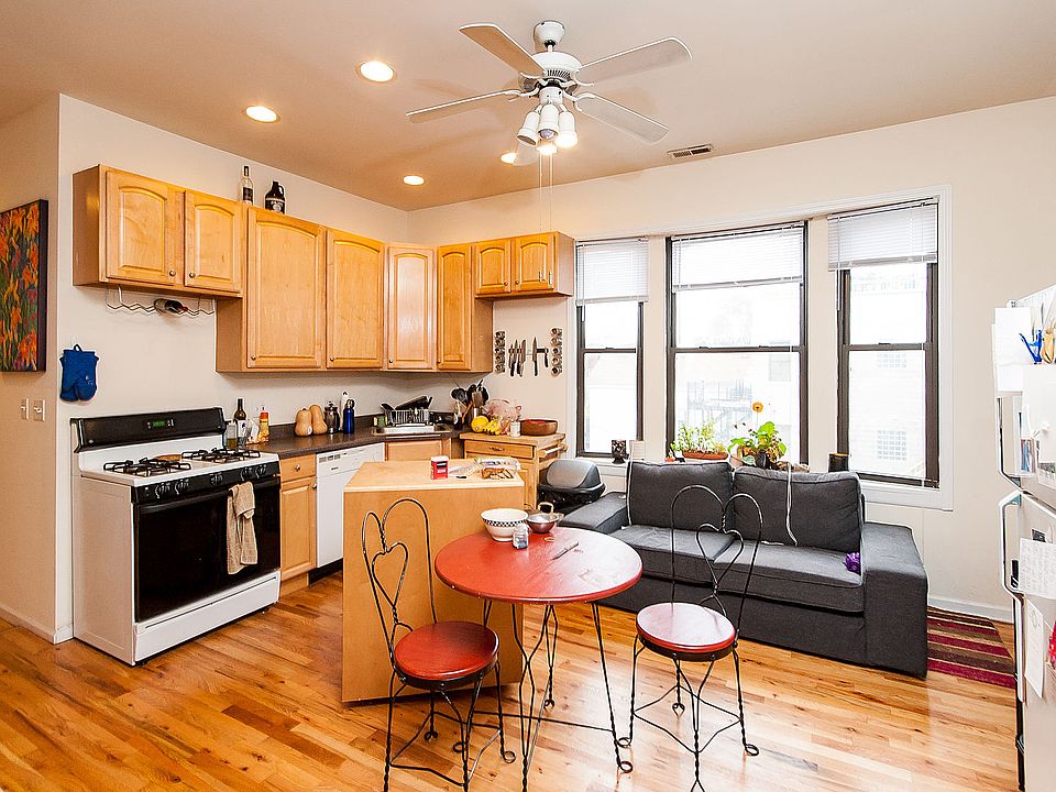 1st image of 2315 N Leavitt St APT 3R