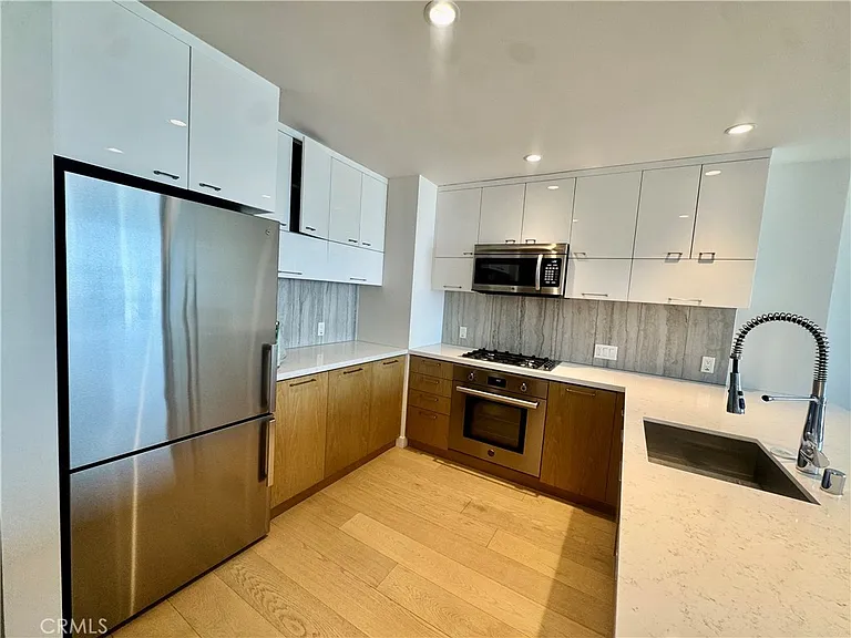 400 S Broadway Ave — Photo 5