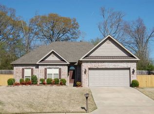 103 Crystalwood Ct, Little Rock, AR 72210