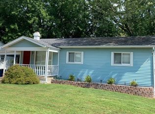 2304 Pecan Dr, Saint Louis, MO 63125