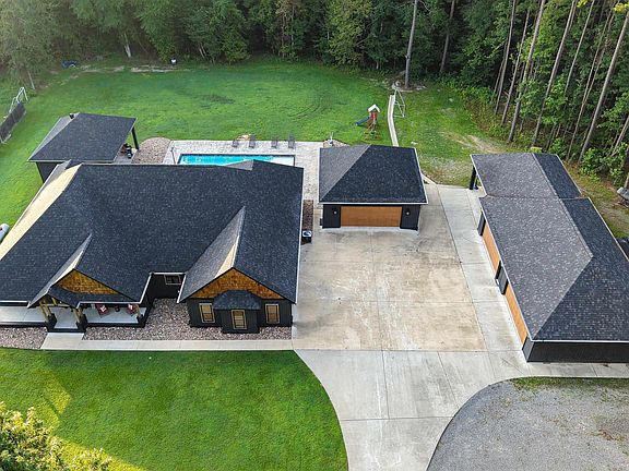 3rd image of 18 Stephenson Ln