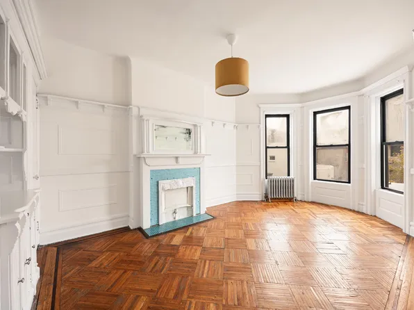 887 Lincoln Place image 8 of 12