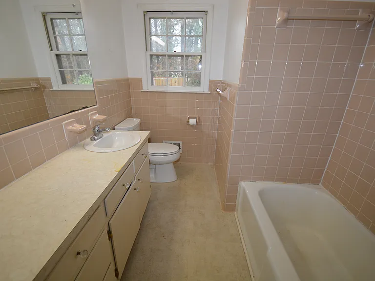 4640 Pinedale Dr — Photo 6