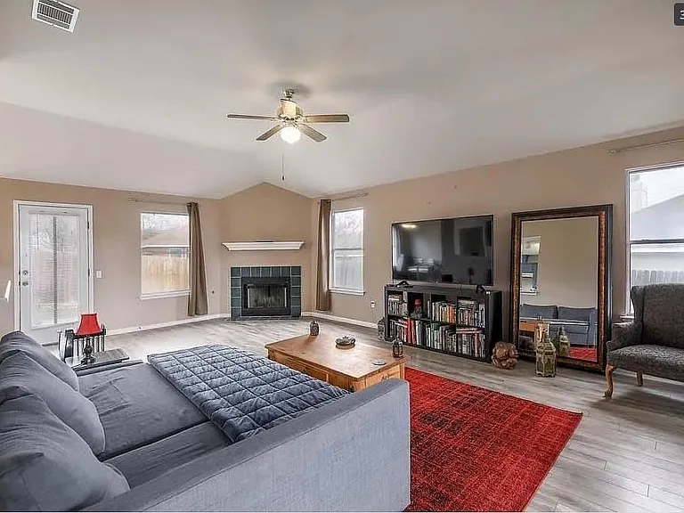 7324 Colony Park Dr — Photo 3
