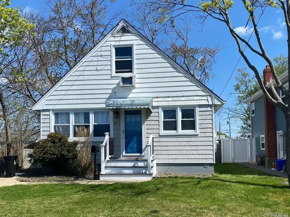 98 North Rd, Babylon, NY 11702