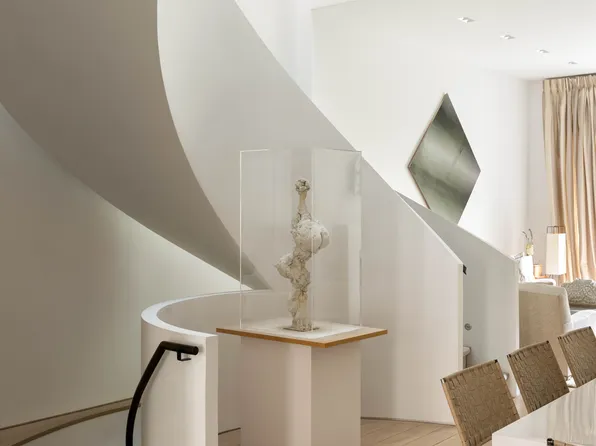 344 West 22nd Street image 3 of 28