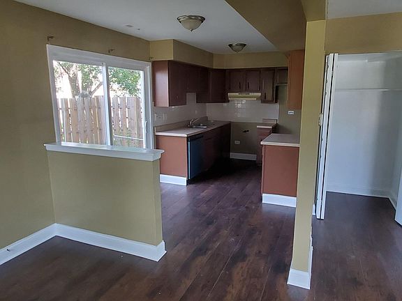 4th image of 1716 Queensbury Cir