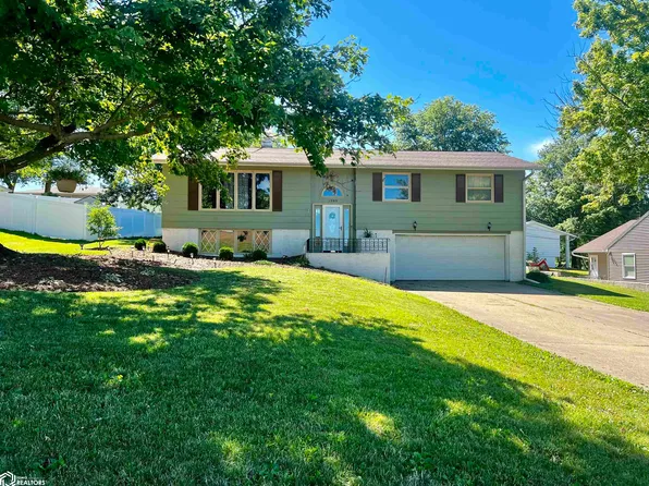1909 N 3rd St, Oskaloosa, IA 52577