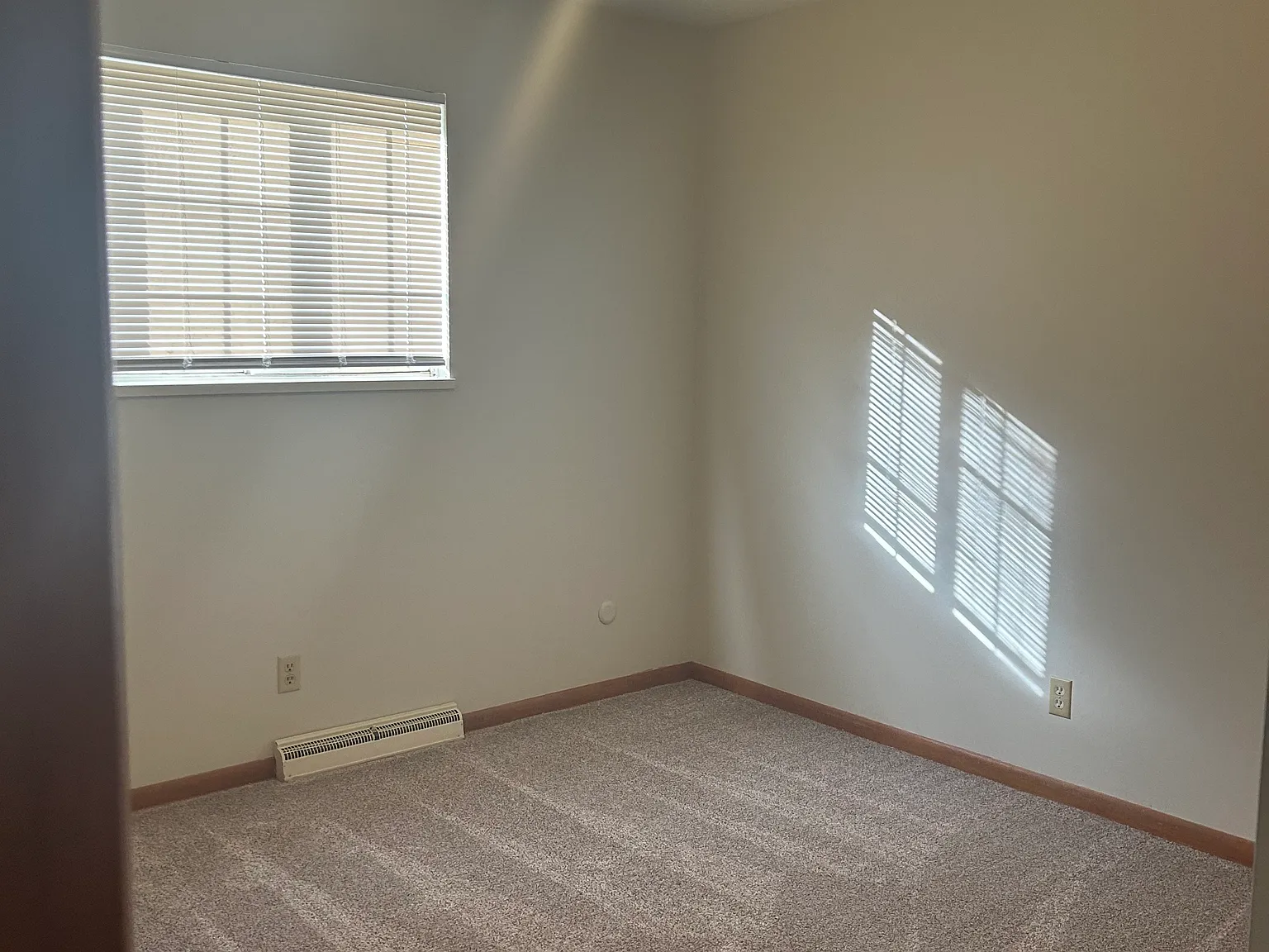 2 bed, 900 sqft, $900 — Photo 2