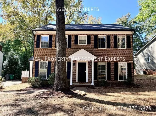 8509 Golf Ridge Dr, Charlotte, NC 28277