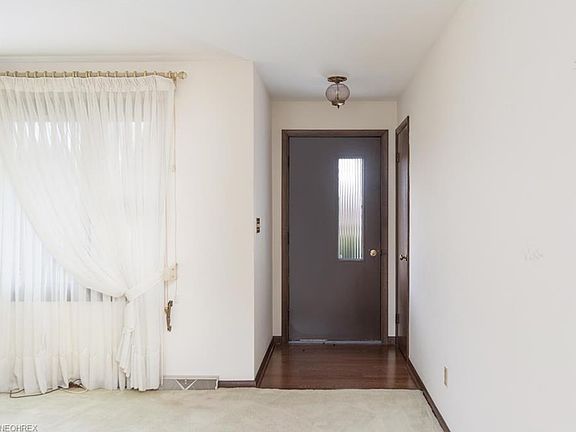 5th image of 8601 Chesterton Dr
