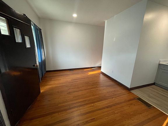 2nd image of 1222 Washington Pike