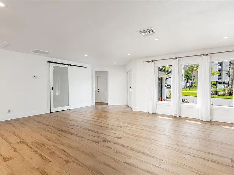 10350 Paradise Blvd — Photo 10