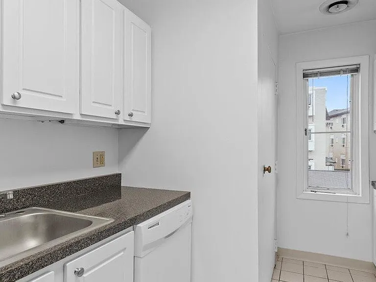 6324 Howe St #21 — Photo 4