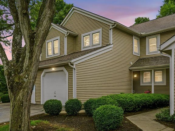 3rd image of 5819 Elmbridge Ln
