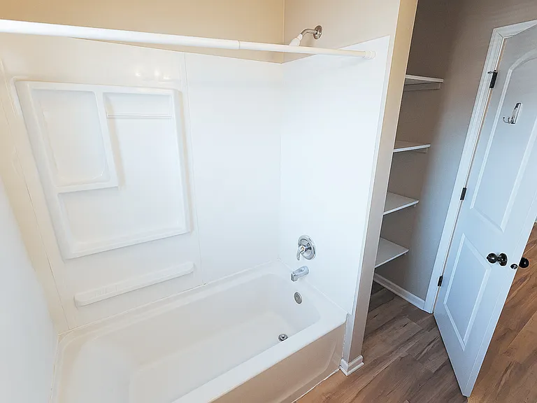 3426 Starr St #B — Photo 18