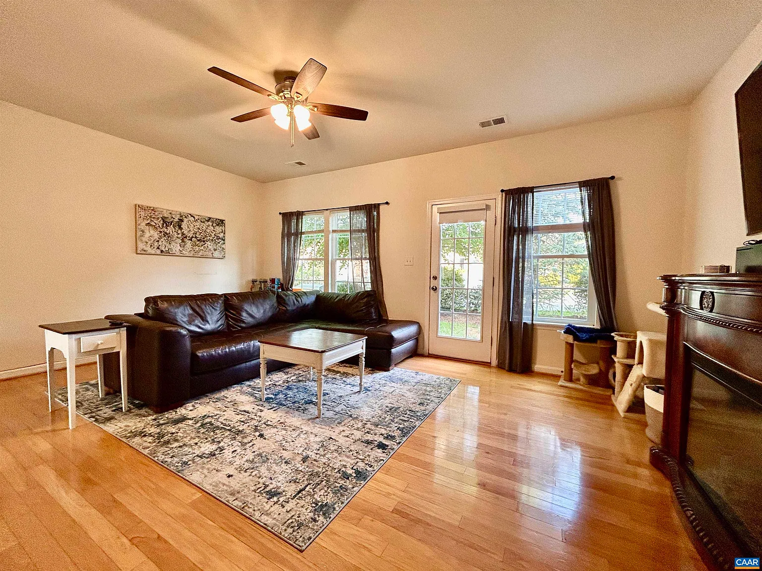 3 bed, 2.5 bath, 1476 sqft, $1,995 — Photo 3
