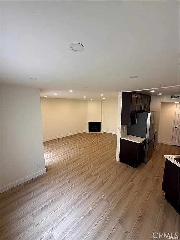 2 bed, 880 sqft, $3,250 — Photo 4